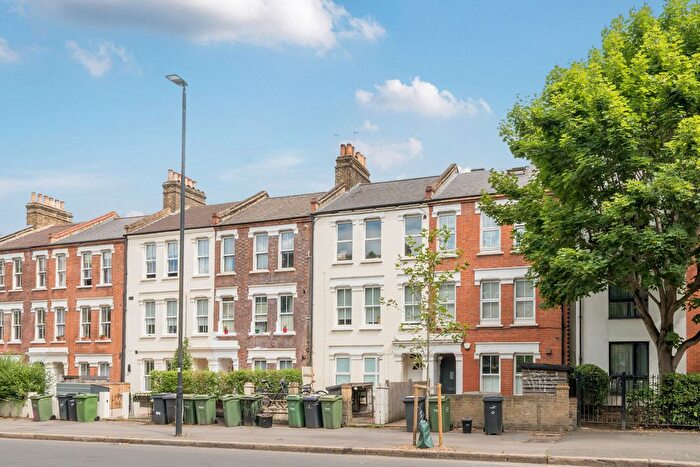 2 Bedroom Flat For Sale In Coldharbour Lane, Camberwell, London, SE5
