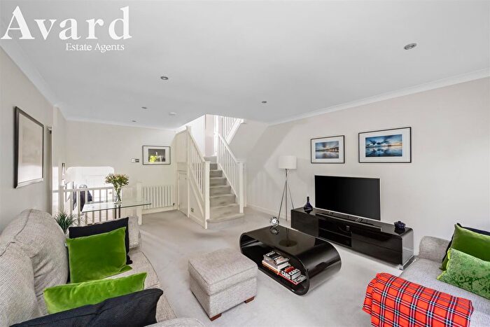 3 Bedroom Terraced House To Rent In Tower Gate, Preston, BN1