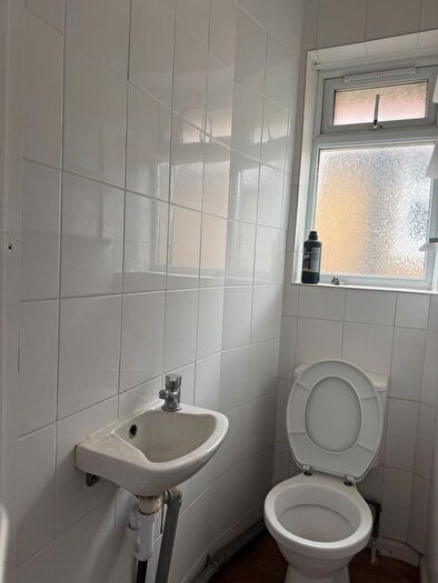 4 Bedroom Detached House To Rent In Lyncroft Gardens, Hounslow, TW3