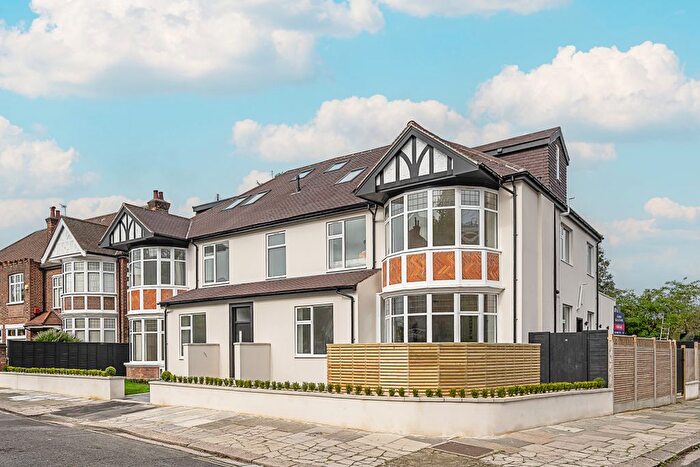 2 Bedroom Flat For Sale In Kingsbridge Avenue, London, W3
