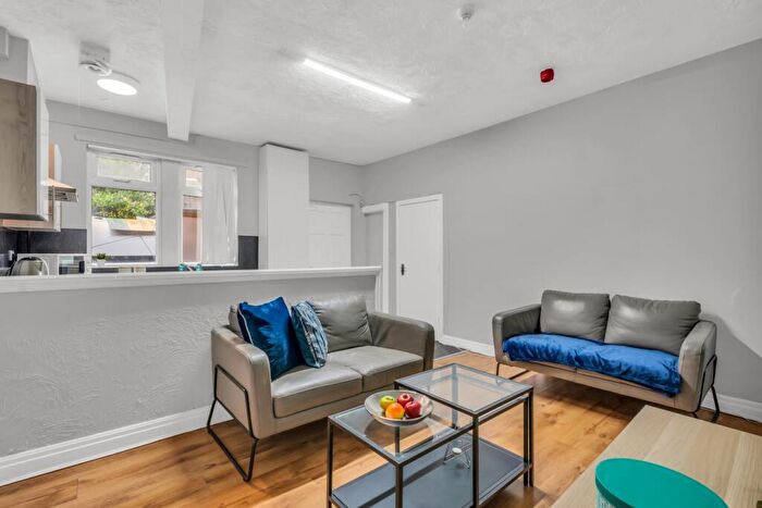 2 Bedroom Flat To Rent In Burley Road, Leeds, LS3