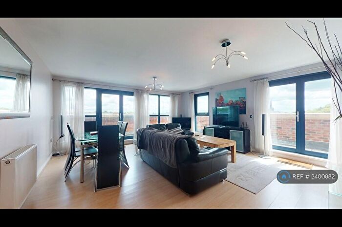3 Bedroom Penthouse To Rent In Carisbrooke Road, Leeds, LS16