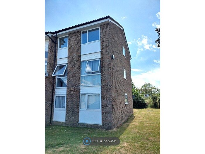 2 Bedroom Flat To Rent In Petunia Crescent, Chelmsford, CM1