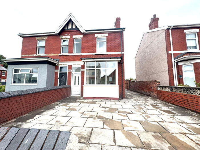 3 Bedroom Semi-Detached House For Sale In Rufford Road, Southport, PR9