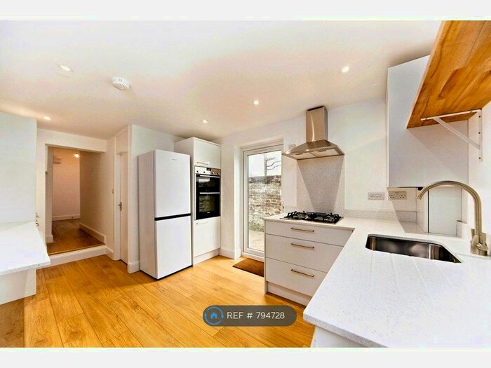 2 Bedroom Flat To Rent In Hartfield Road, Wimbledon, SW19