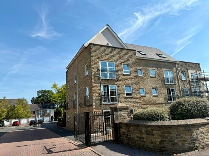 2 Bedroom Apartment For Sale In Regent Court, Albert Promenade, Savile Park, Halifax, Calderdale, HX3