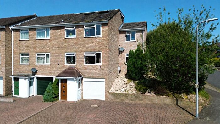 4 Bedroom Semi-Detached House For Sale In Pine Ridge Road, Burghfield Common, Reading, Berkshire, RG7