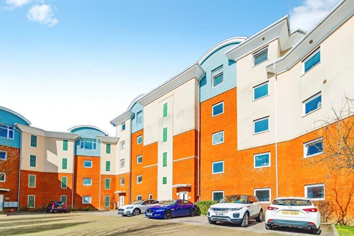 2 Bedroom Flat For Sale In Burrage Road, Redhill, Surrey, RH1