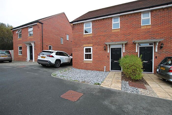 3 Bedroom Semi-Detached House To Rent In Swan Street, Newport, PO30