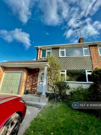 3 Bedroom Semi-Detached House To Rent In The Crescent, Reading, RG7