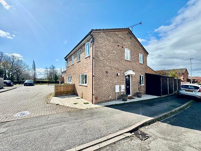 3 Bedroom Semi-Detached House For Sale In Laxton Close, Wigmore, Luton, Bedfordshire, LU2