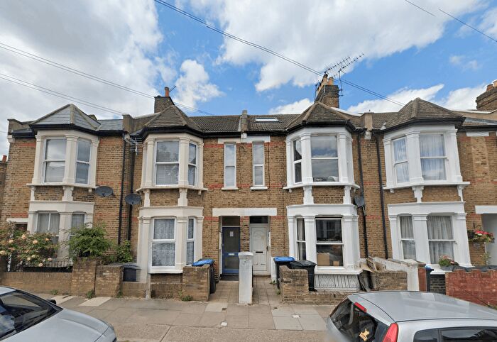 3 Bedroom Flat To Rent In Hazel Road, London, NW10