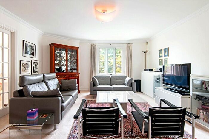 2 Bedroom Apartment For Sale In Voysey Close, Finchley, N3
