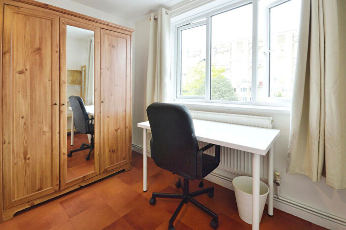 5 Bedroom Maisonette To Rent In O'Leary Square, London, E1