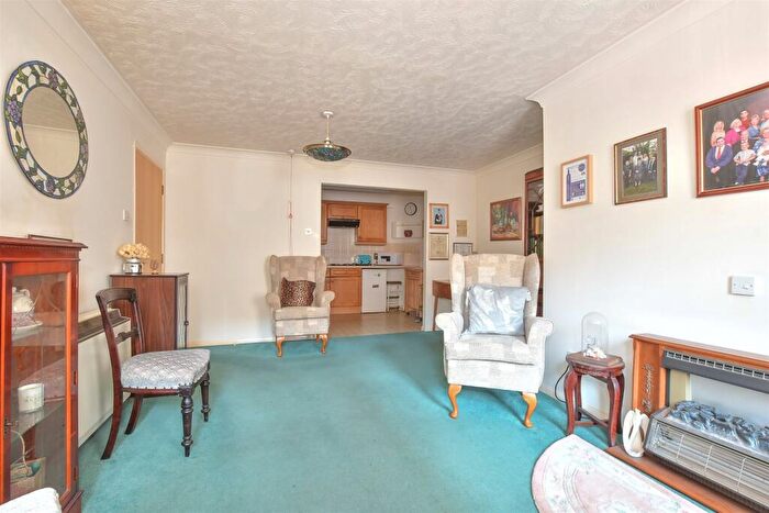 1 Bedroom Flat For Sale In Pier Avenue, Herne Bay, Kent, CT6