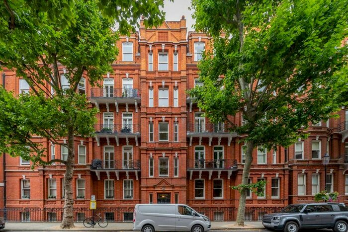 5 Bedroom Flat To Rent In Earl's Court Square, London, SW5