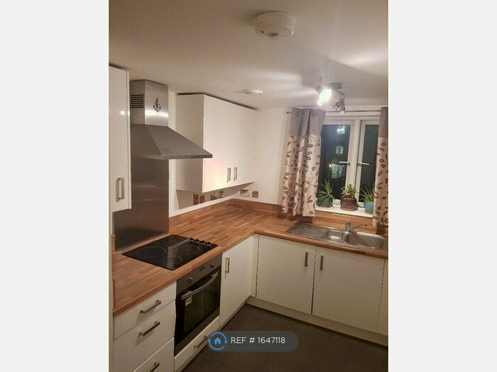 2 Bedroom Flat To Rent In Fusiliers Way, Hounslow, TW4