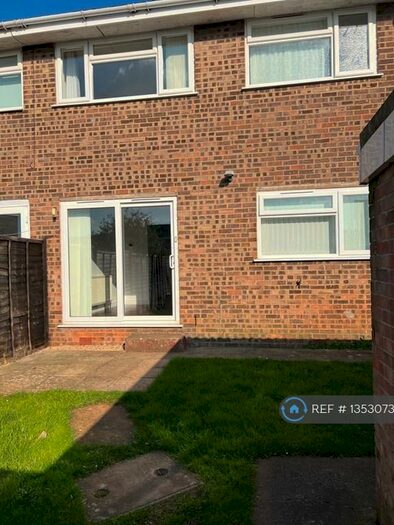 3 Bedroom Semi-Detached House To Rent In Rectory Close, Yate, Bristol, BS37