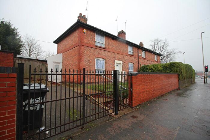 3 Bedroom Semi Detached House To Rent In Green Lane Road, Leicester, LE5