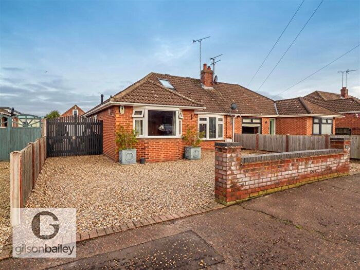 3 Bedroom Semi-Detached Bungalow For Sale In Lone Barn Road, Norwich, NR7