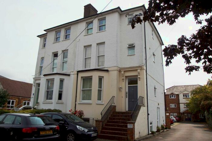 1 Bedroom Flat To Rent In St Lukes Road, SL6
