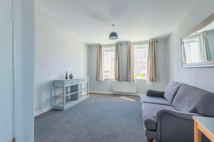 2 Bedroom Flat To Rent In Loganlea Gardens, Edinburgh, EH7