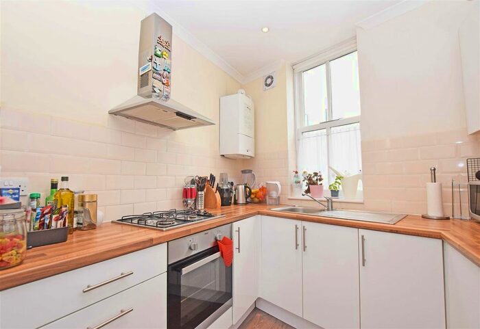 1 Bedroom Flat To Rent In Tudor Road, Hampton, TW12
