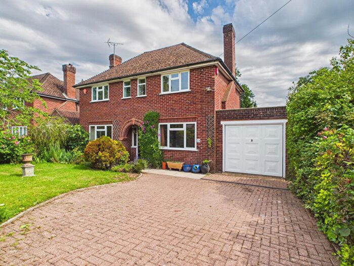 3 Bedroom Detached House For Sale In Wychwood Crescent, Earley, Reading, RG6