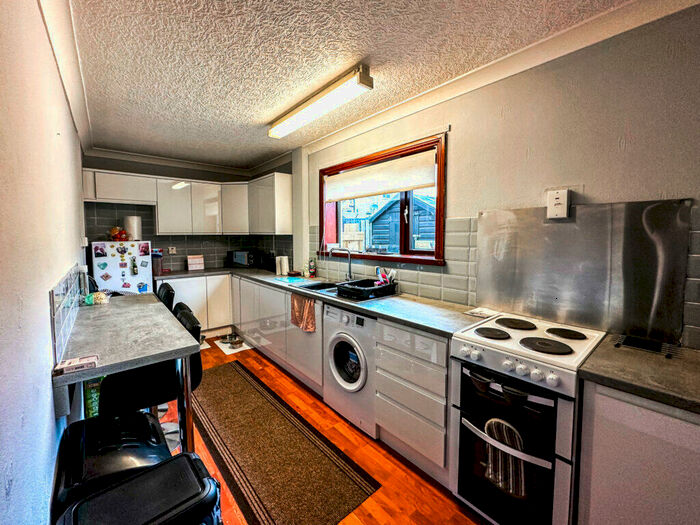 3 Bedroom Terraced House For Sale In Mastrick Road, Aberdeen, AB16