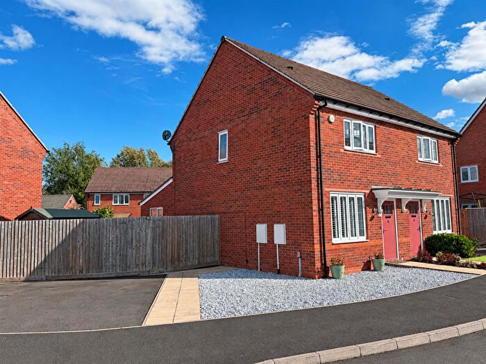 2 Bedroom Semi-Detached House For Sale In Weatherhead Close, Alcester, B49