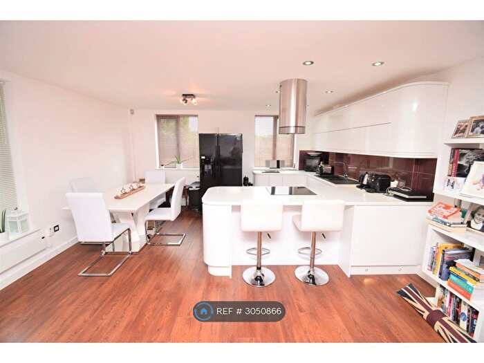 2 Bedroom Flat To Rent In Damside St, Lancaster, LA1