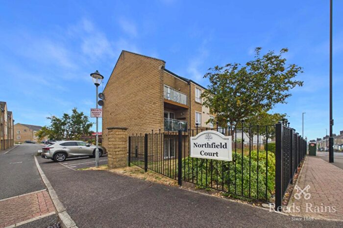 2 Bedroom Apartment To Rent In Northfield Court, Sheffield, South Yorkshire, S10