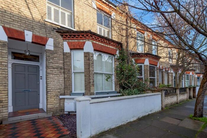 3 Bedroom Flat To Rent In Berestede Road, London, W6