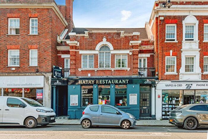 2 Bedroom Apartment For Sale In Church Street, Reigate, RH2