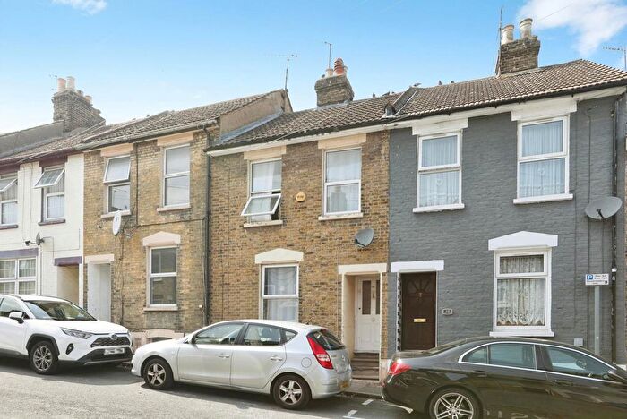 3 Bedroom Terraced House For Sale In Pagitt Street, Chatham, Kent, ME4