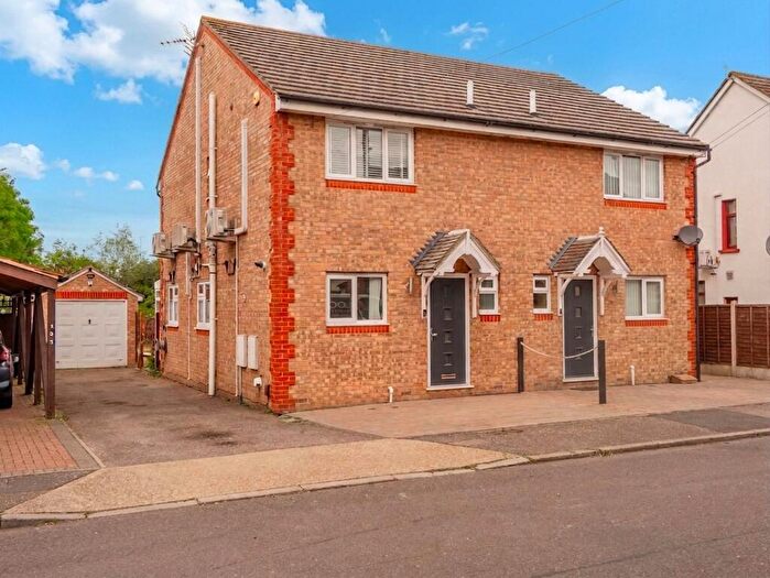 3 Bedroom Semi-Detached House For Sale In Victoria Road, Stanford-Le-Hope, SS17