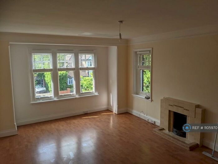 Studio To Rent In Shelley Court, Surbiton, KT6