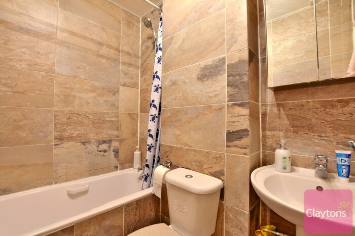 1 Bedroom Flat To Rent In Rochester Drive, Garston, Watford, WD25