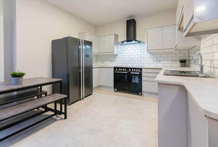 6 Bedroom Barn Conversion To Rent In Derby Road, Lenton, NG7