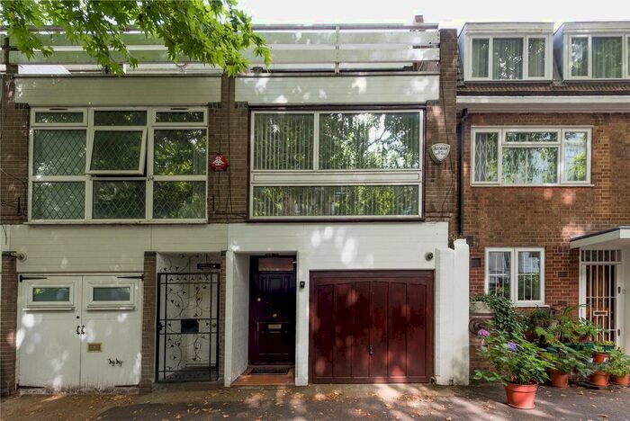 3 Bedroom Mews House To Rent In Tenniel Close, Bayswater, London, W2