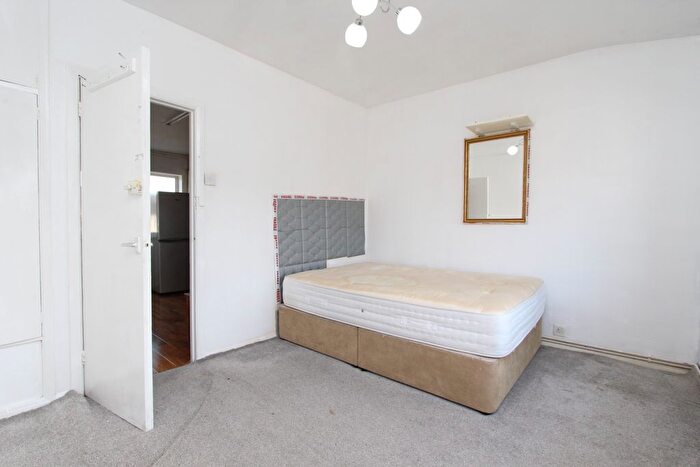 1 Bedroom Flat To Rent In Broomhill Road, D Broomhill Rd, Ilford, IG3