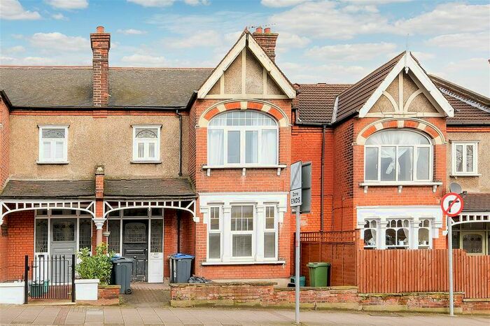 3 Bedroom Flat To Rent In Arthur Road, Ground Floor, Wimbledon Park, SW19