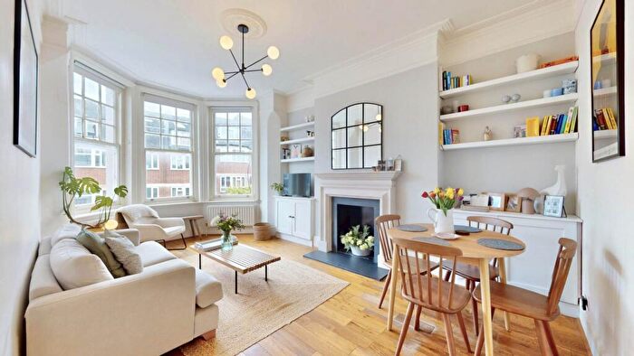 2 Bedroom Flat For Sale In Milton Road, Highgate, N6