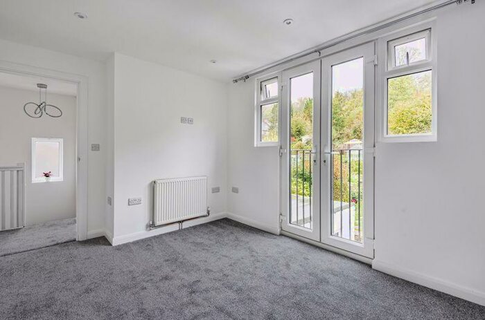 4 Bedroom Semi-Detached Bungalow To Rent In Oaks Road, Kenley, CR8