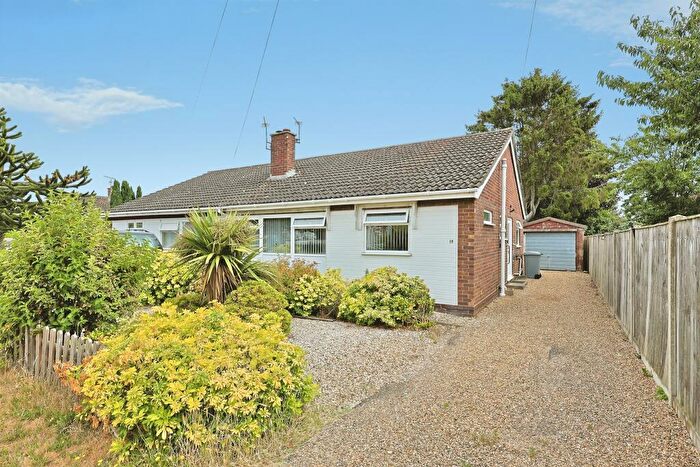 3 Bedroom Semi-Detached Bungalow For Sale In Coppice Avenue, Norwich, NR6