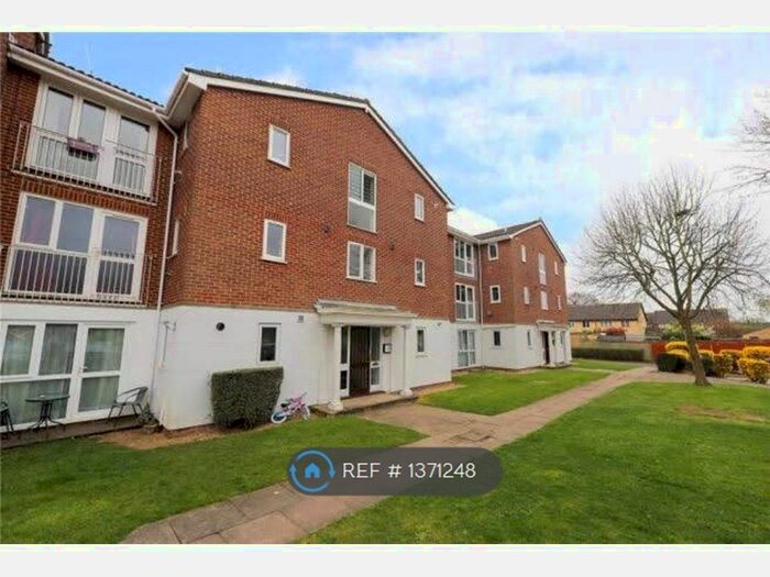 2 Bedroom Flat To Rent In Tayfield Close, Ickenham, Uxbridge, UB10