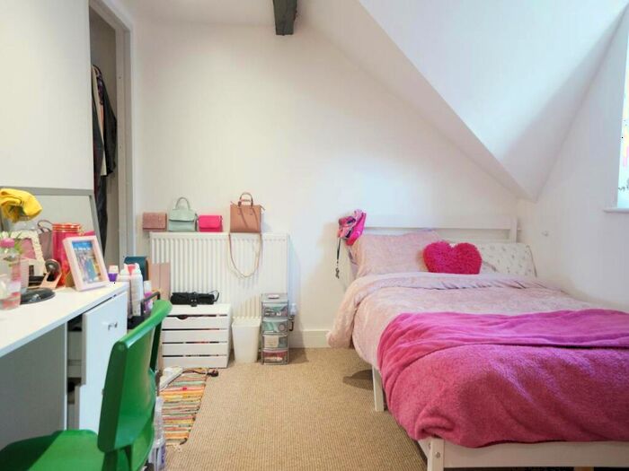 5 Bedroom House To Rent In Upper Garth Road, LL57