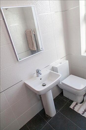 4 Bedroom House To Rent In Derwentwater Grove, Leeds, LS6