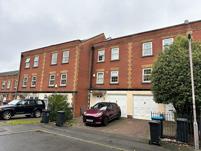 3 Bedroom Town House To Rent In St Georges Drive, Bournemouth, BH11