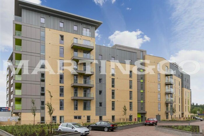 2 Bedroom Flat To Rent In Lakeside Drive, Park Royal, London, NW10